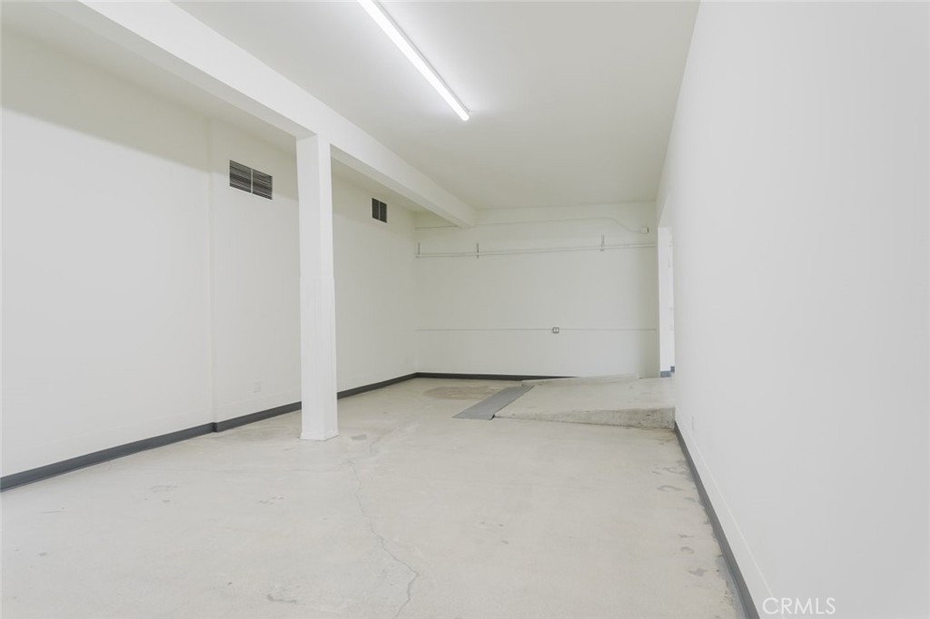 410 1/2 N Varney Street Property Photo 11