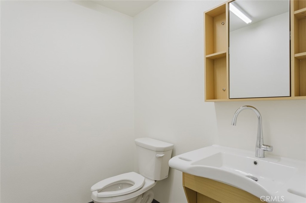 410 1/2 N Varney Street Property Photo 18