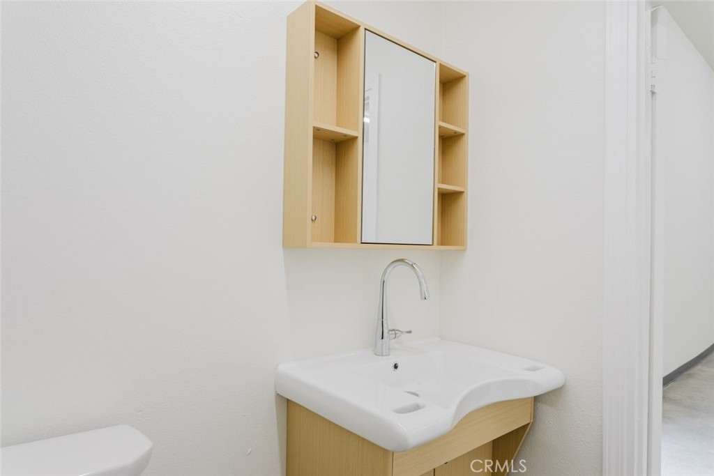 410 1/2 N Varney Street Property Photo 20