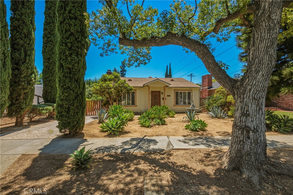 3170 E Orange Grove Property Photo