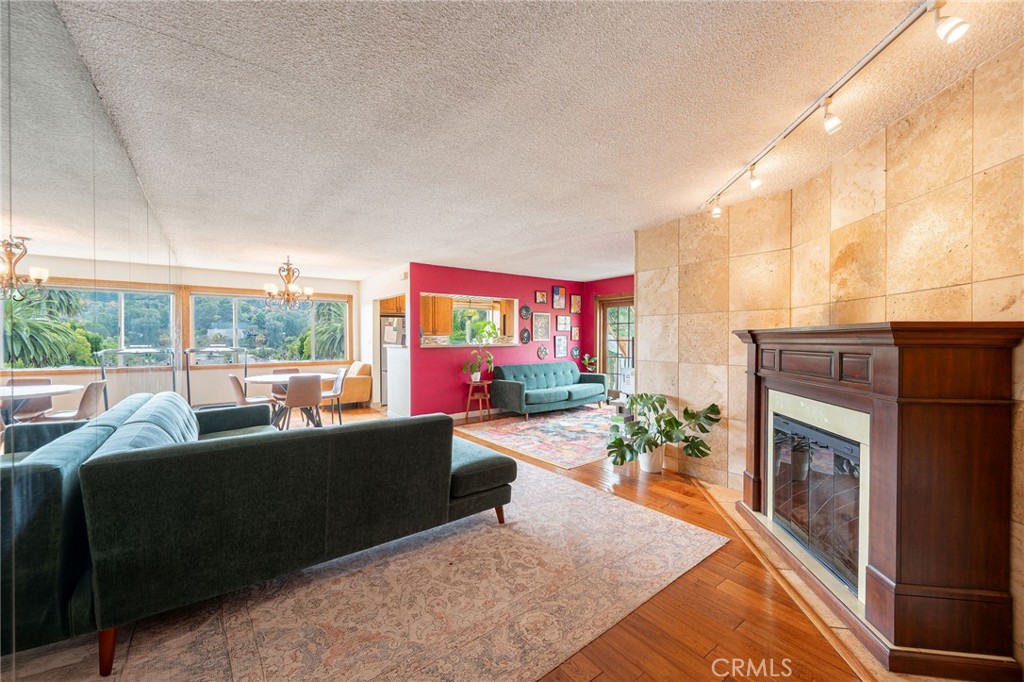 2260 N Cahuenga #507 Property Photo 2
