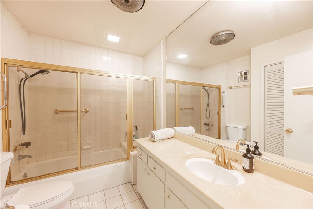 2260 N Cahuenga #507 Property Photo 19