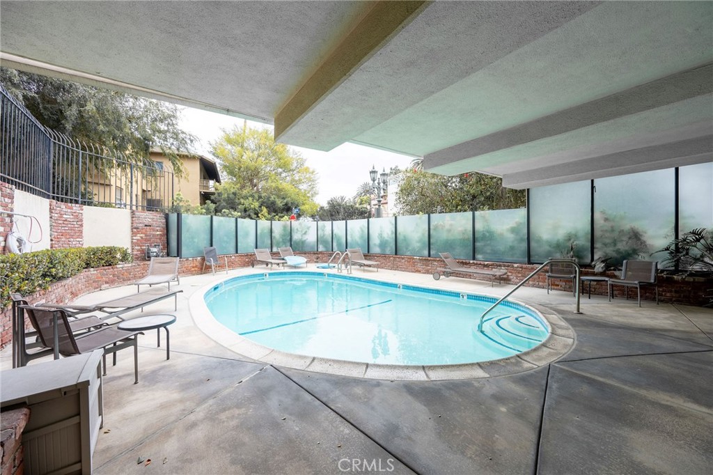 2260 N Cahuenga #507 Property Photo 20