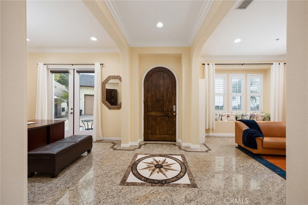 2738 Sleepy Hollow Property Photo 10