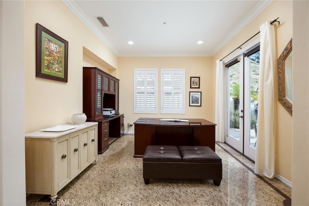 2738 Sleepy Hollow Property Photo 15