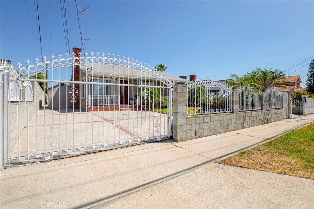11943 Strathern Street Property Photo 3