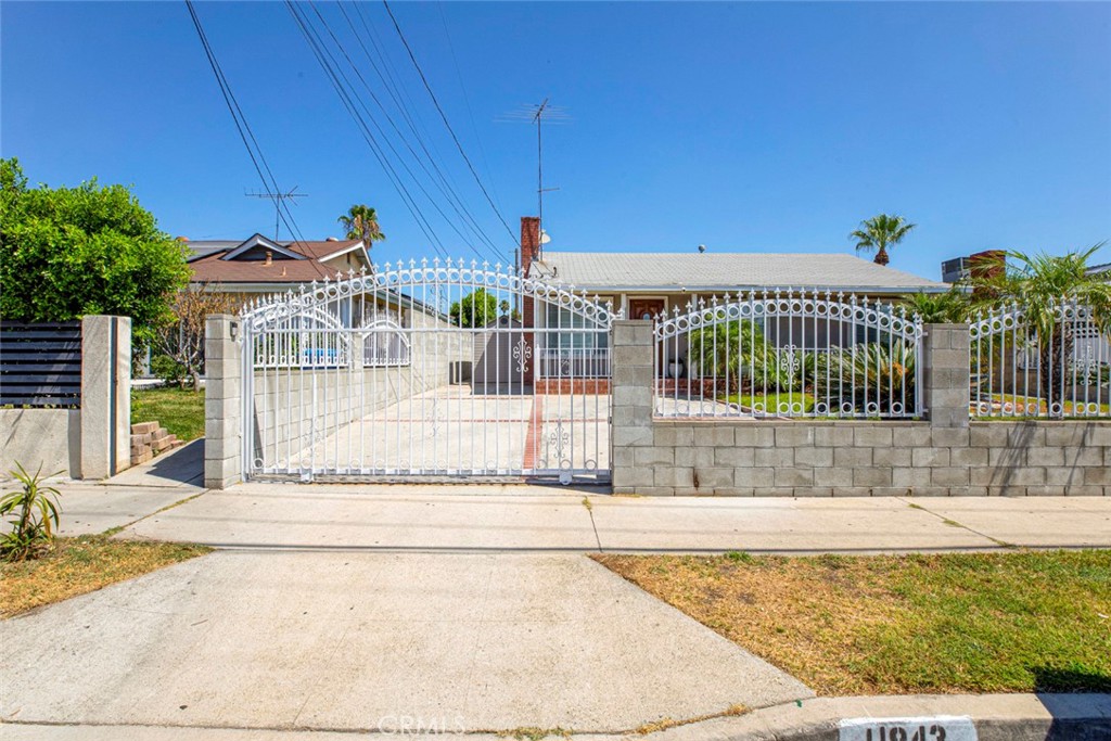11943 Strathern Street Property Photo 4