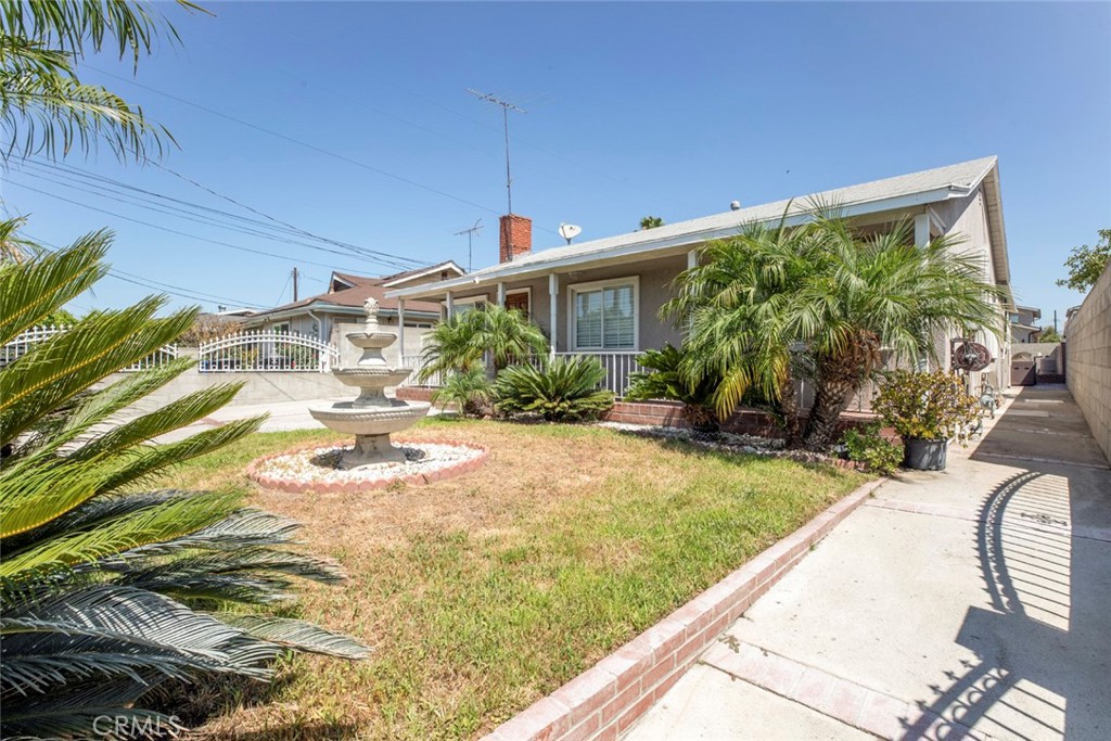 11943 Strathern Street Property Photo 6