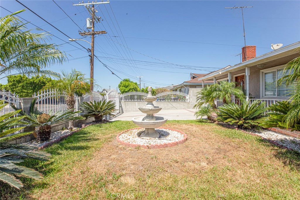 11943 Strathern Street Property Photo 7