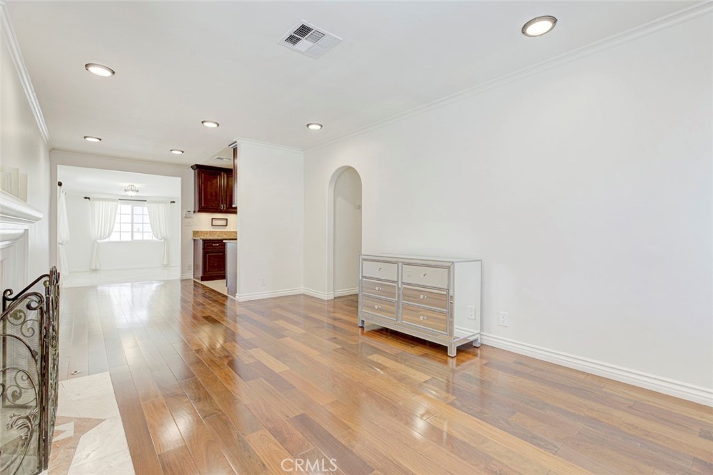 11943 Strathern Street Property Photo 10