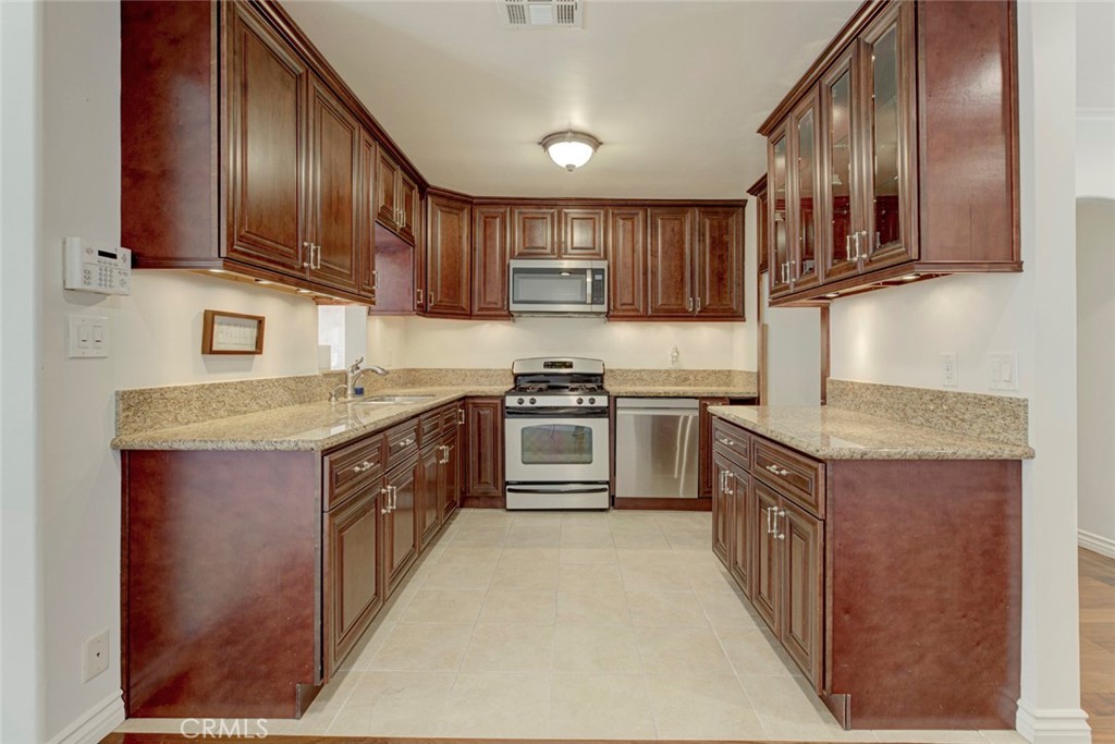 11943 Strathern Street Property Photo 15