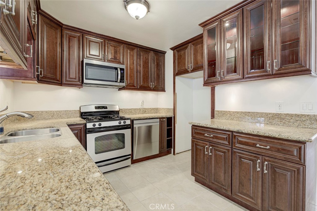11943 Strathern Street Property Photo 16