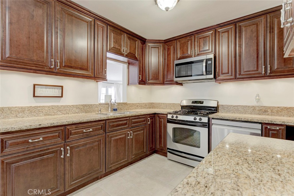 11943 Strathern Street Property Photo 17