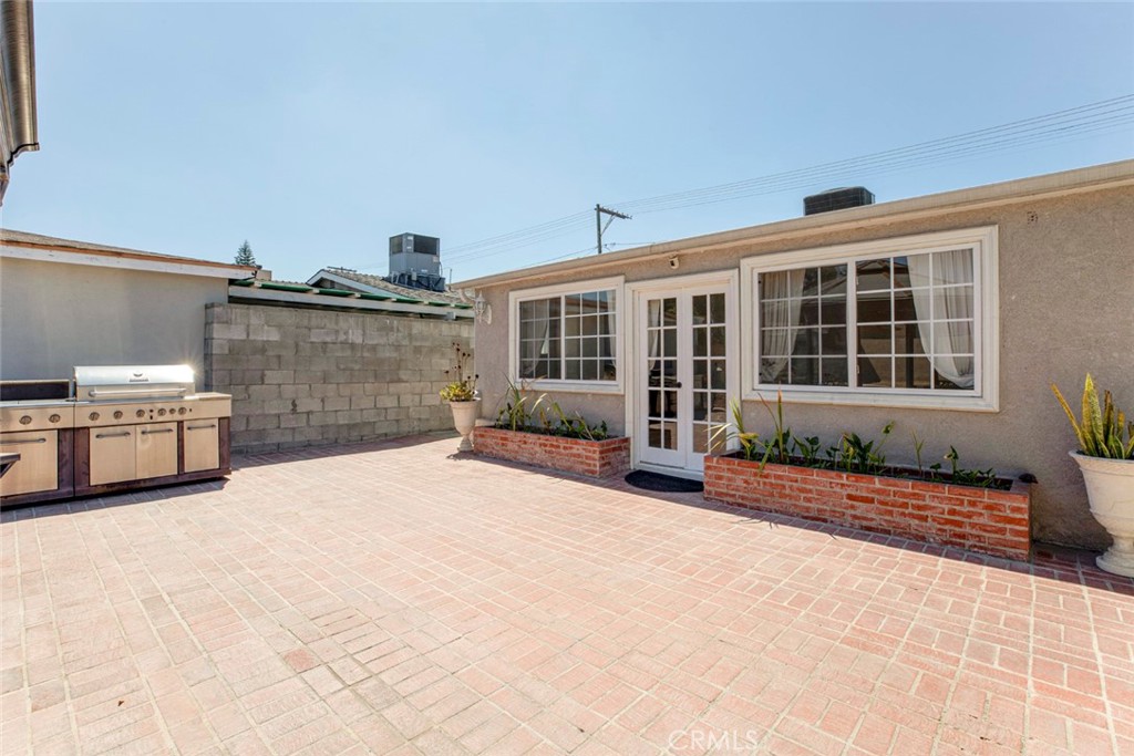 11943 Strathern Street Property Photo 38