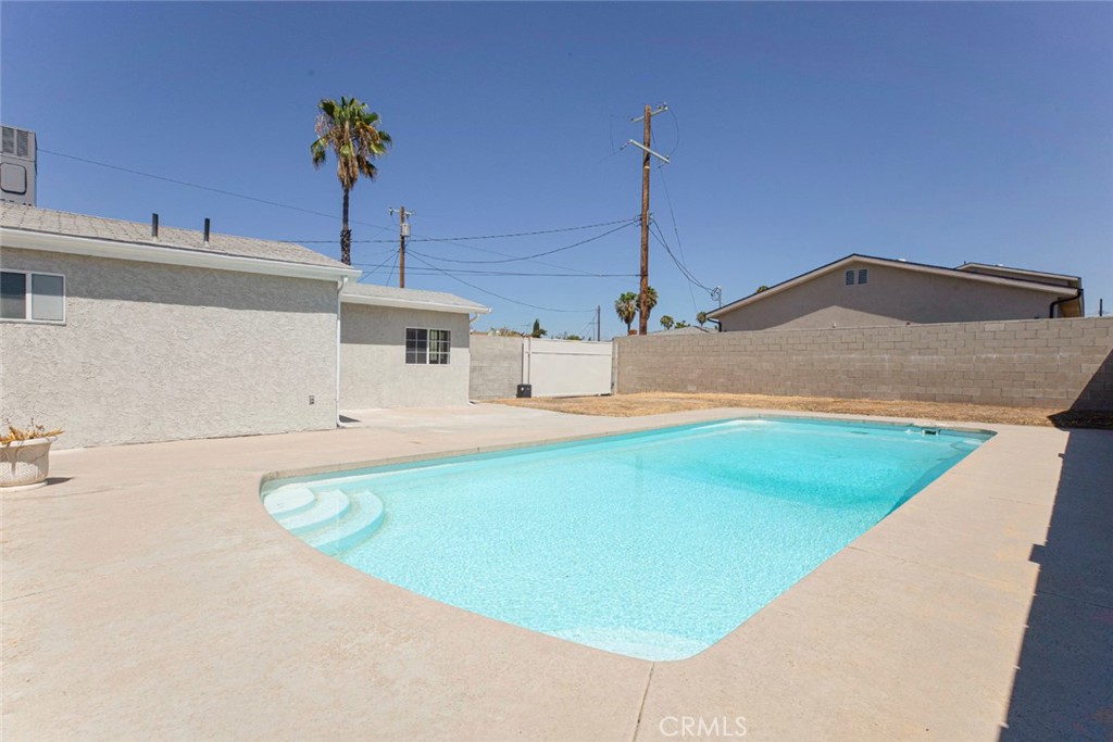 11943 Strathern Street Property Photo 42