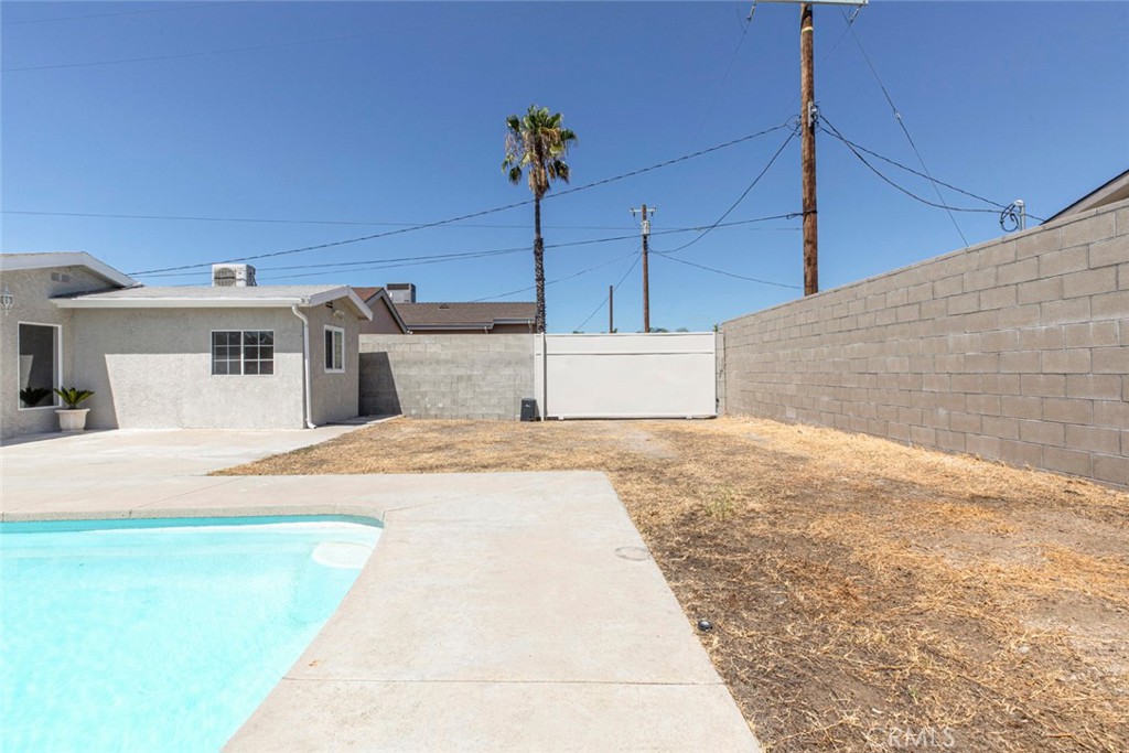 11943 Strathern Street Property Photo 43