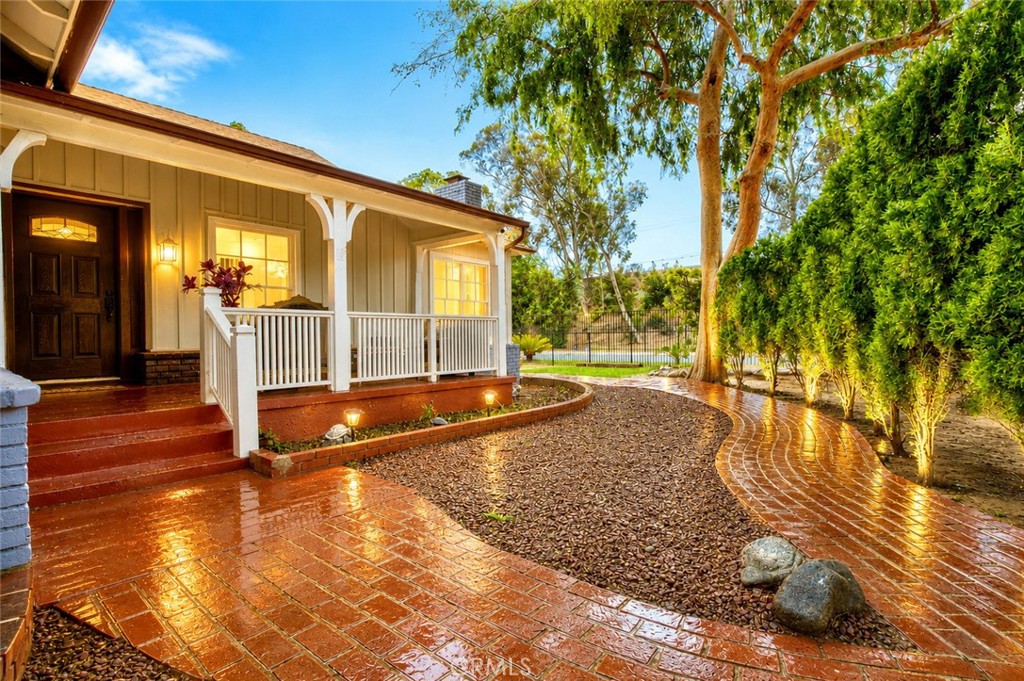 15556 Valerio Property Photo 1