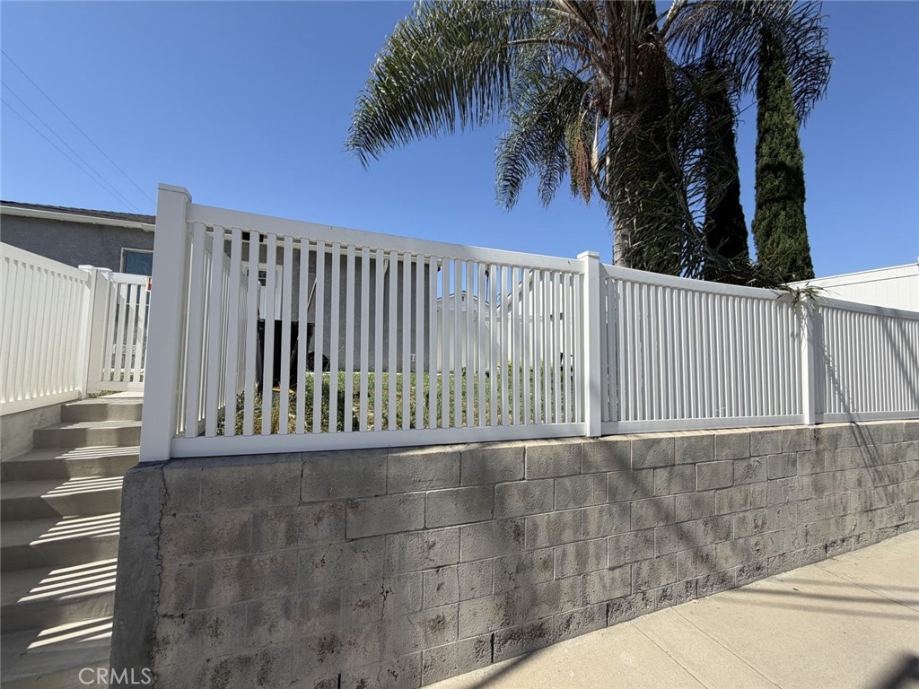 7502 N Hollywood Way Property Photo 1