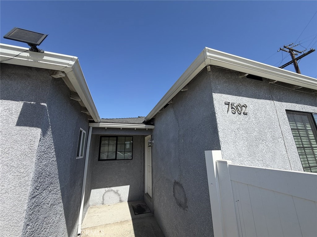 7502 N Hollywood Way Property Photo 5