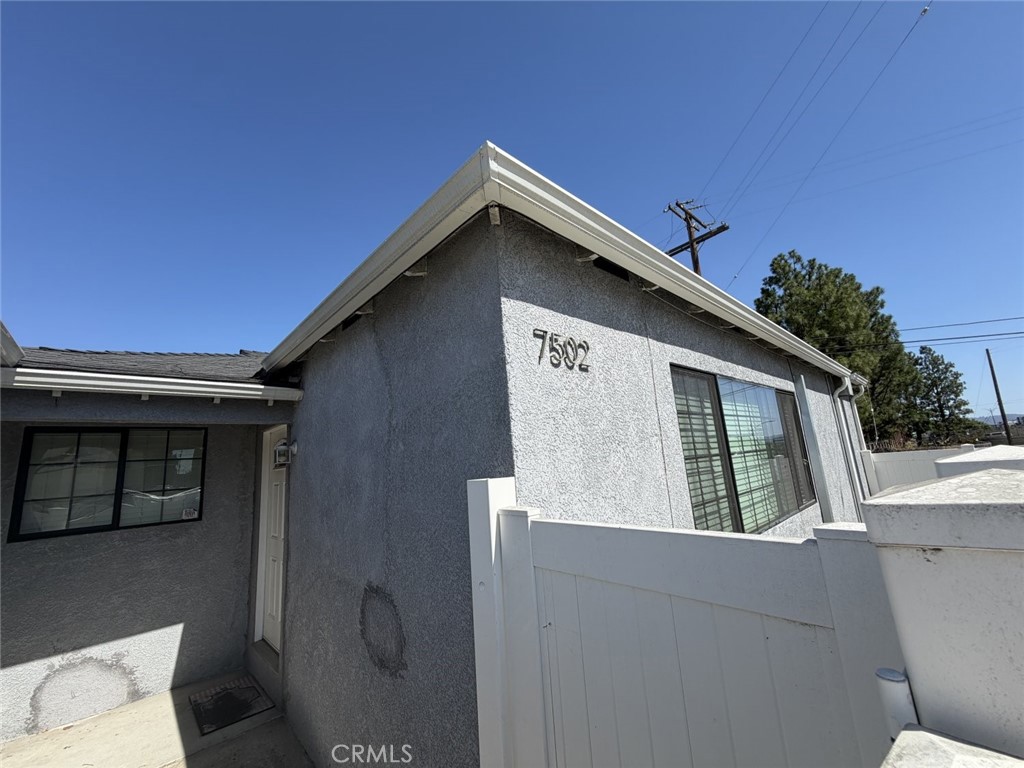 7502 N Hollywood Way Property Photo 6