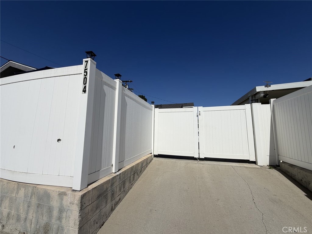 7502 N Hollywood Way Property Photo 10