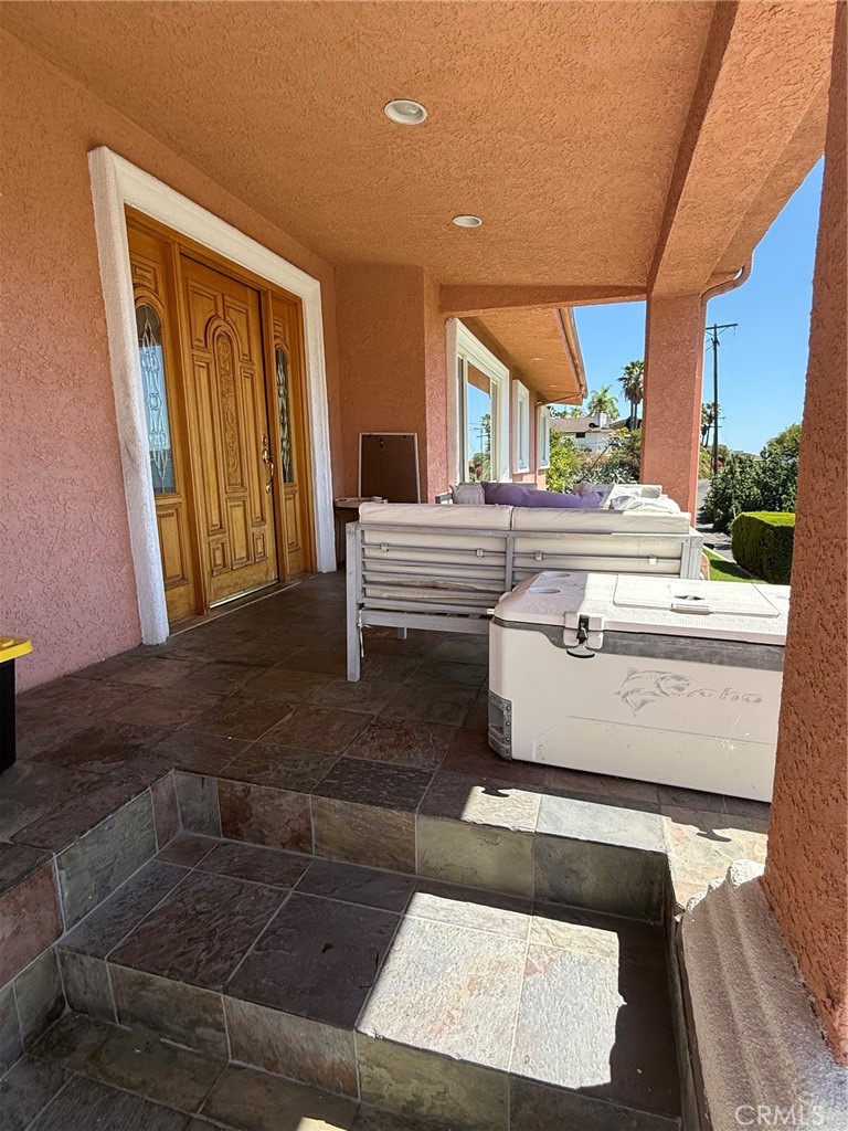 1606 Glenmont Drive Property Photo 3