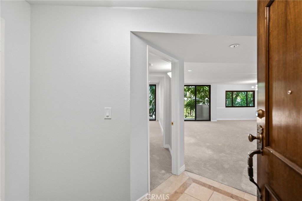 330 W California 316 Property Photo 3