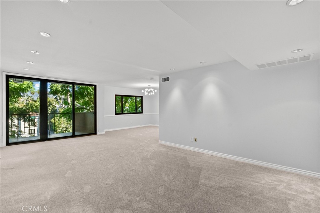330 W California 316 Property Photo 5