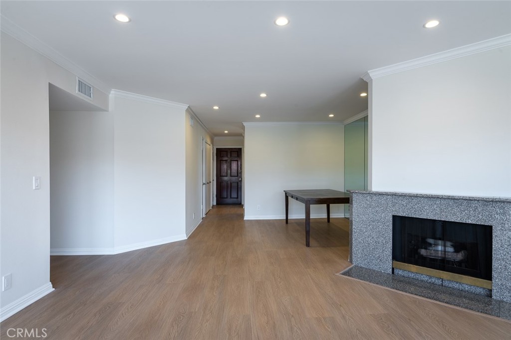 345 N Jackson Street 205 Property Photo 6