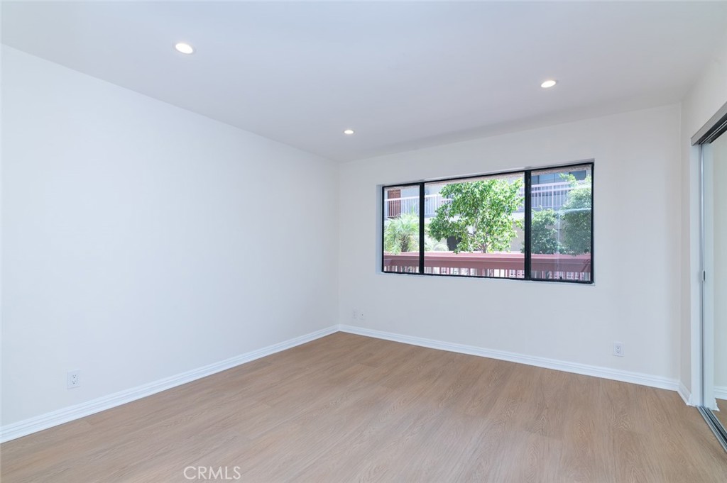 345 N Jackson Street 205 Property Photo 13