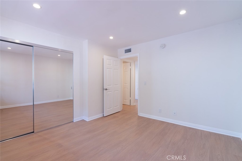 345 N Jackson Street 205 Property Photo 15