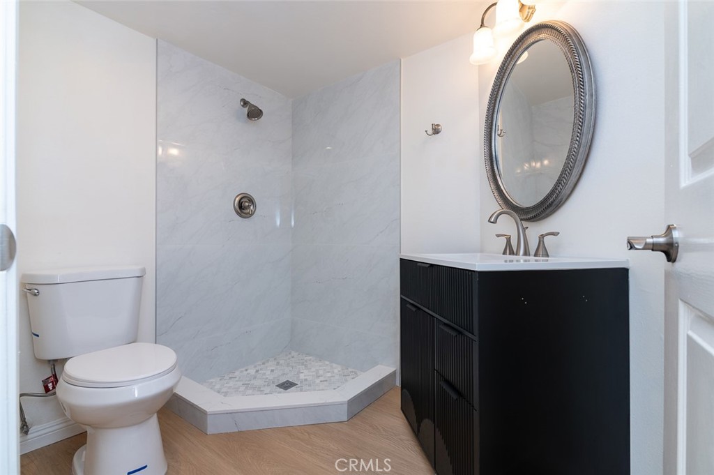 345 N Jackson Street 205 Property Photo 17