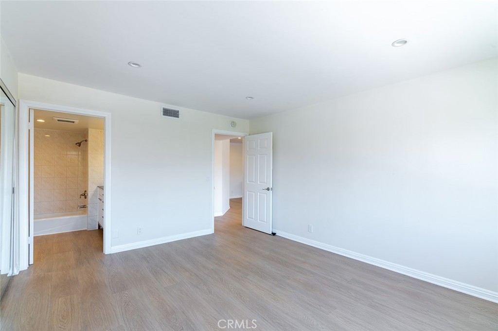 345 N Jackson Street 205 Property Photo 18