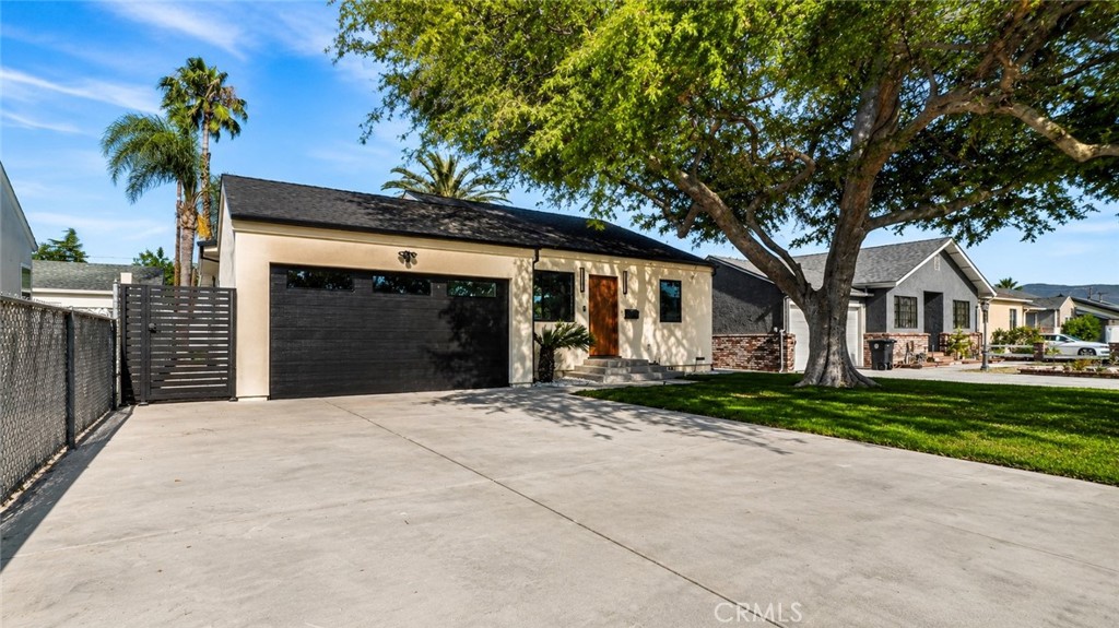 1436 N Frederic Property Photo 3