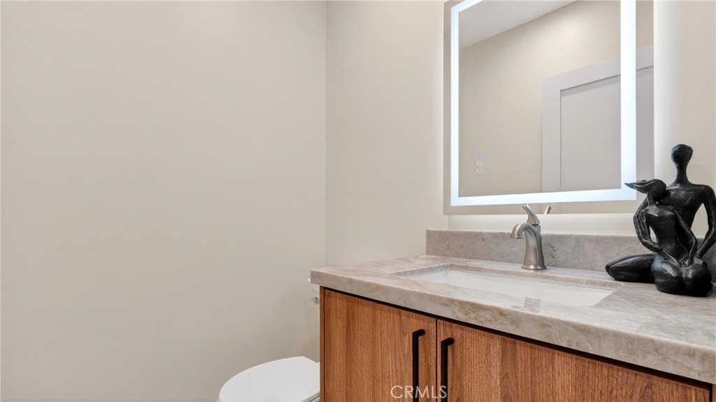 1436 N Frederic Property Photo 21