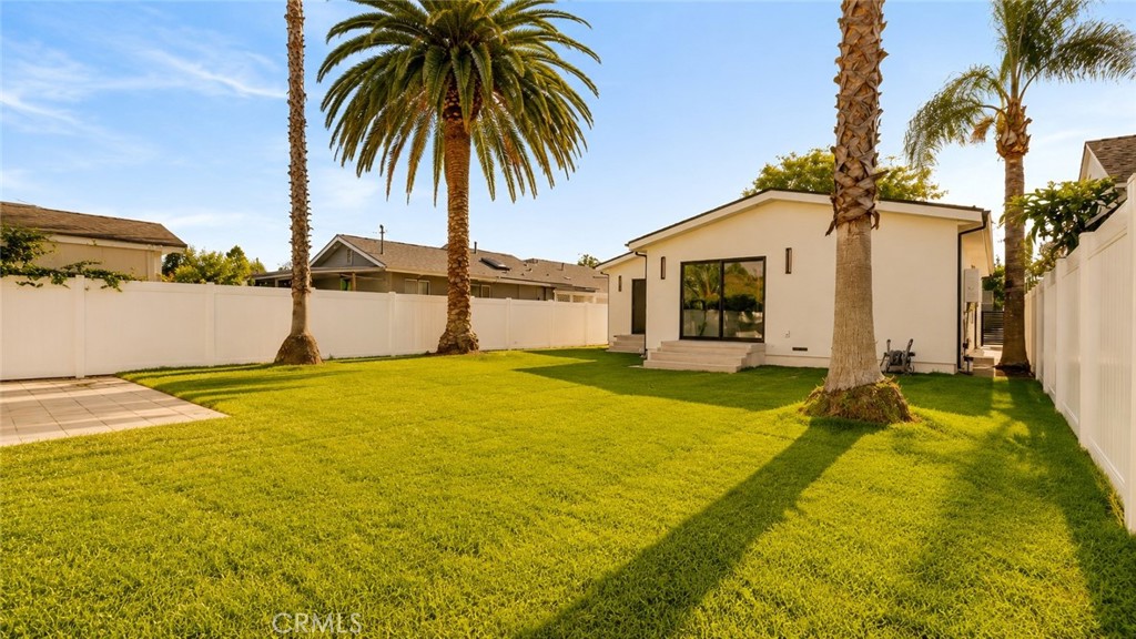 1436 N Frederic Property Photo 37