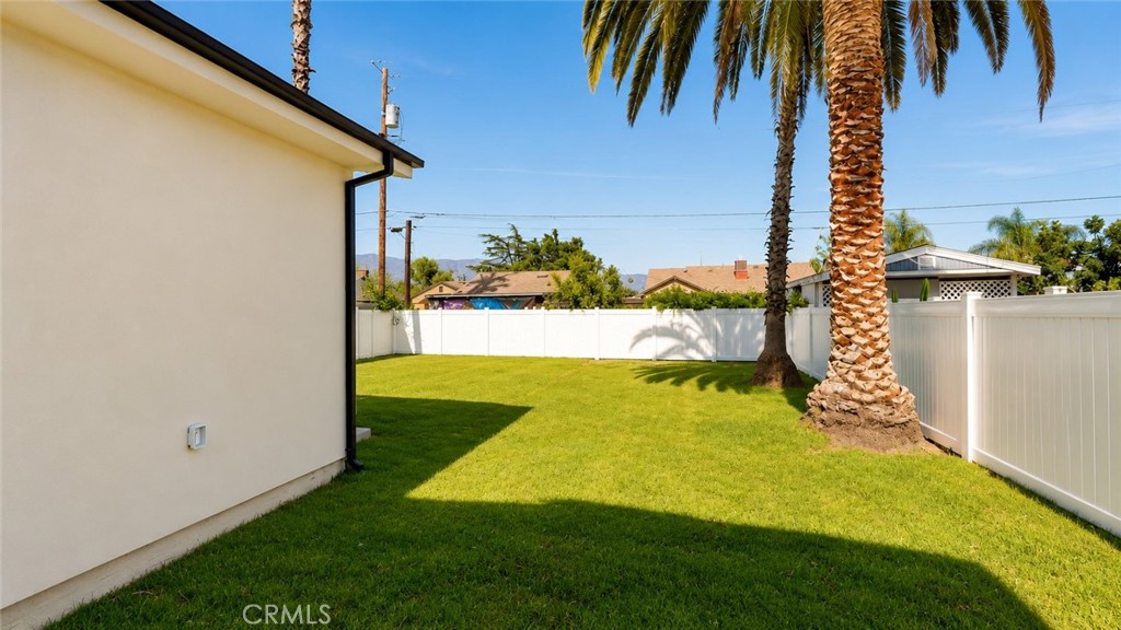 1436 N Frederic Property Photo 43