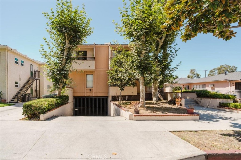 608 Hawthorne Street C Property Photo 3
