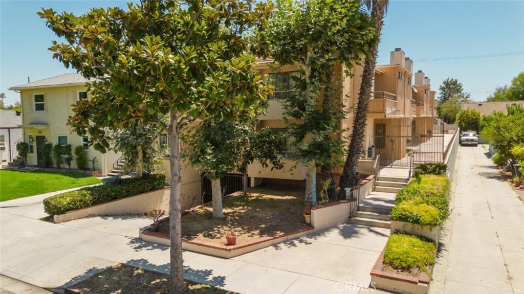 608 Hawthorne Street C Property Photo 4