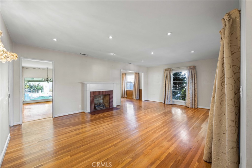 1207 Graynold Property Photo 1