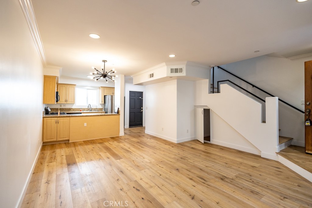 364 W Wilson Avenue 3 Property Photo 2