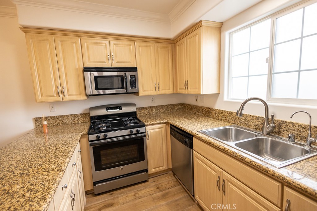 364 W Wilson Avenue 3 Property Photo 6