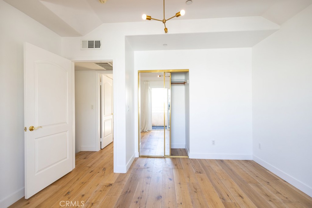 364 W Wilson Avenue 3 Property Photo 14