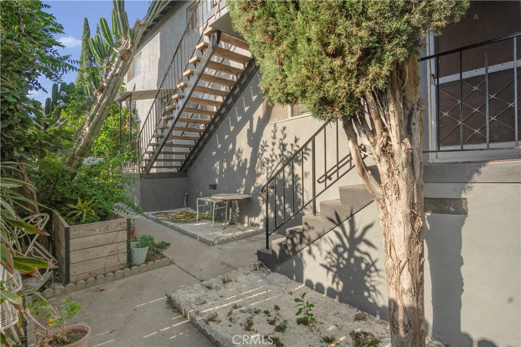 5620 Stratford Property Photo 3