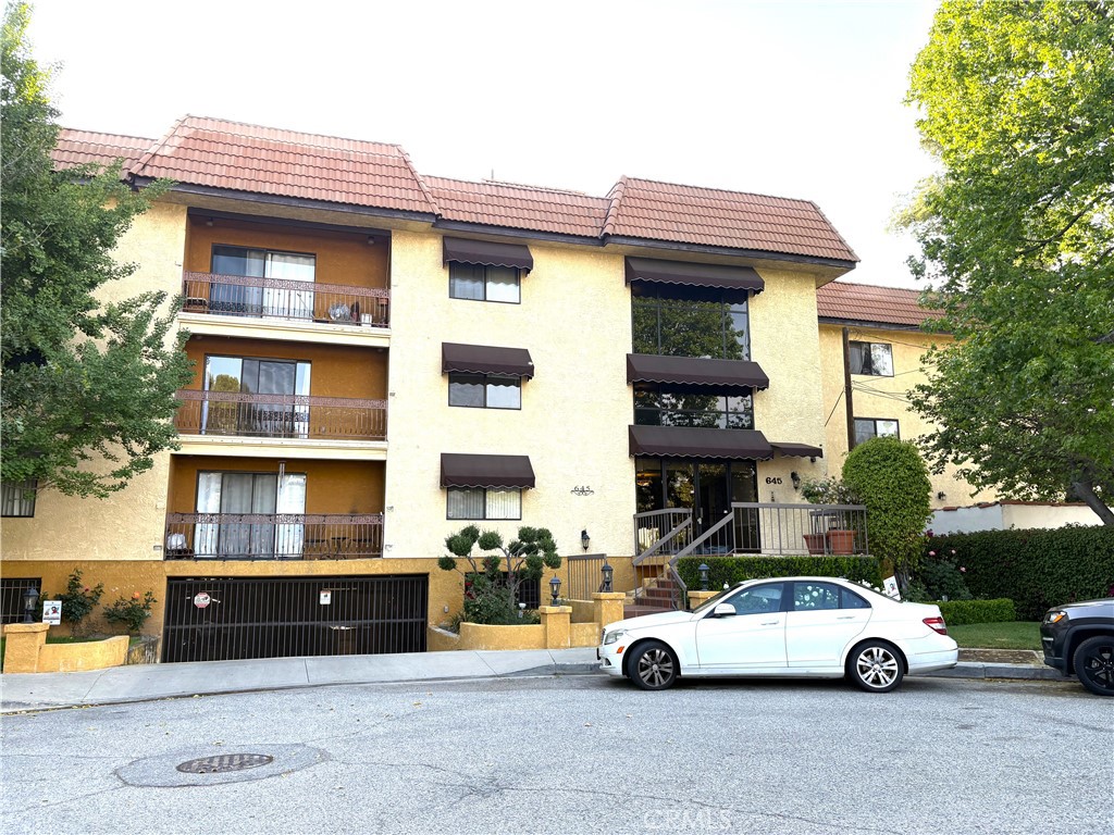 645 Balboa Avenue 2C Property Photo 1