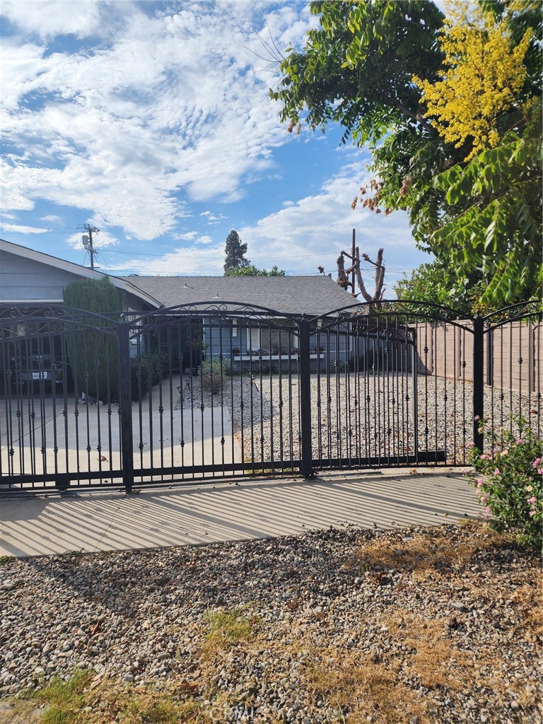 10883 Vinedale Property Photo 1