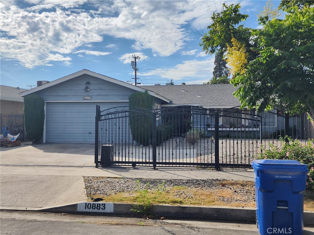 10883 Vinedale Property Photo 1