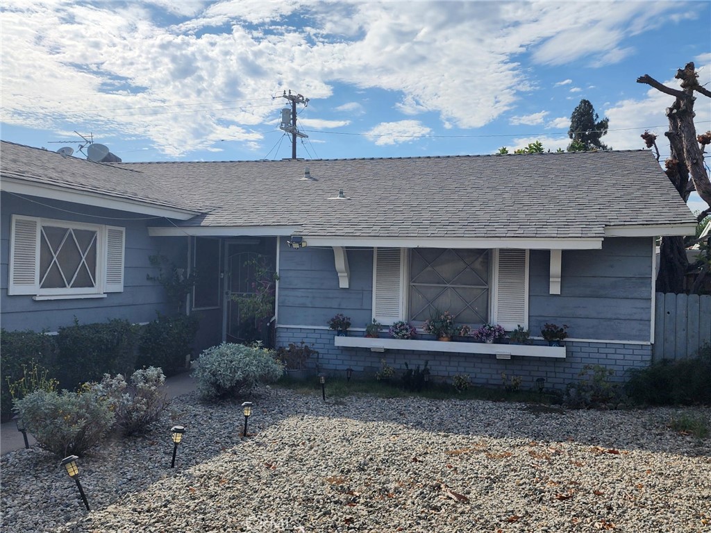 10883 Vinedale Property Photo 3