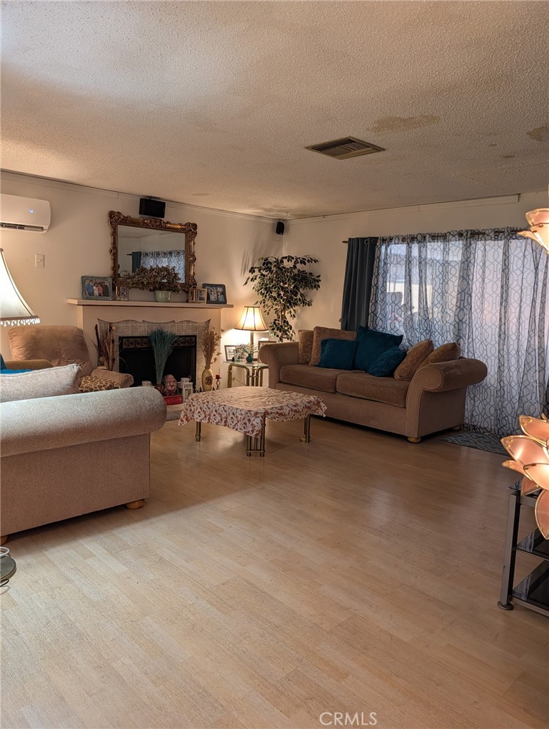 10883 Vinedale Property Photo 4