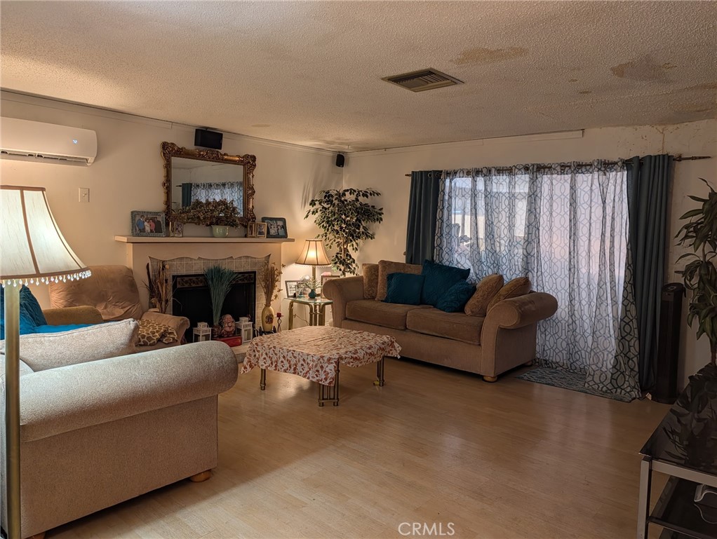 10883 Vinedale Property Photo 5